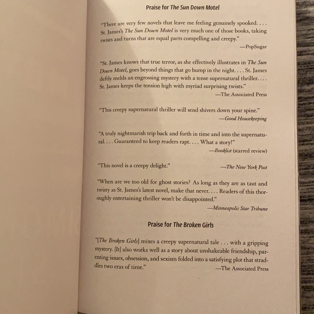 Book 📚 - Picture 3 of 5